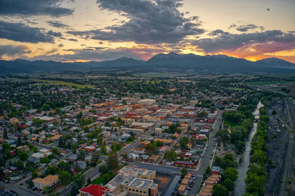 men’s rehab near Boulder, Colorado, offering addiction treatment in a peaceful mountain setting