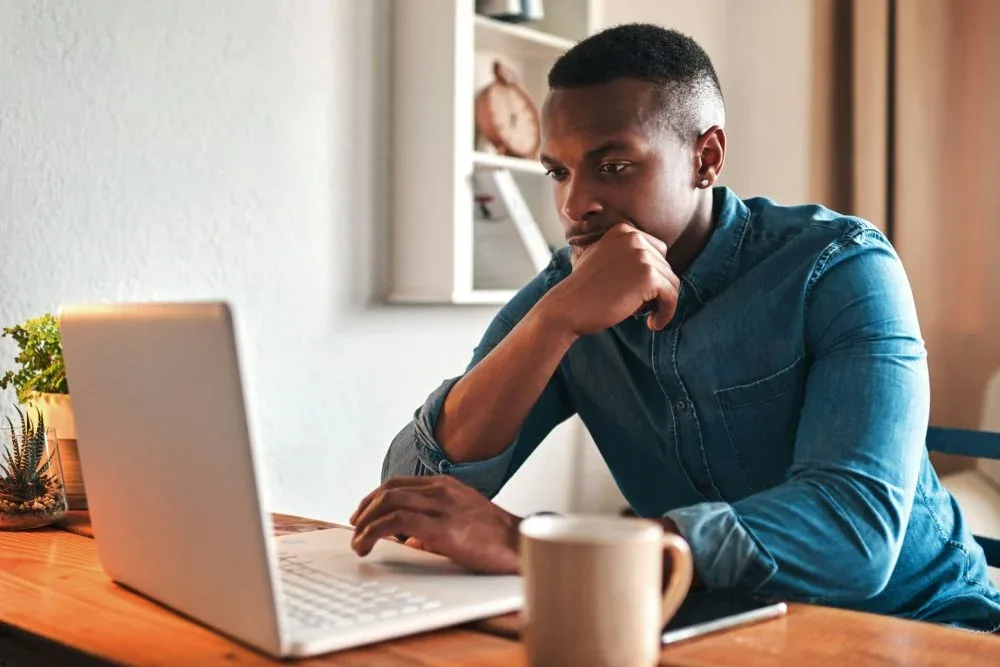 man researching addiction therapists online to find the right support