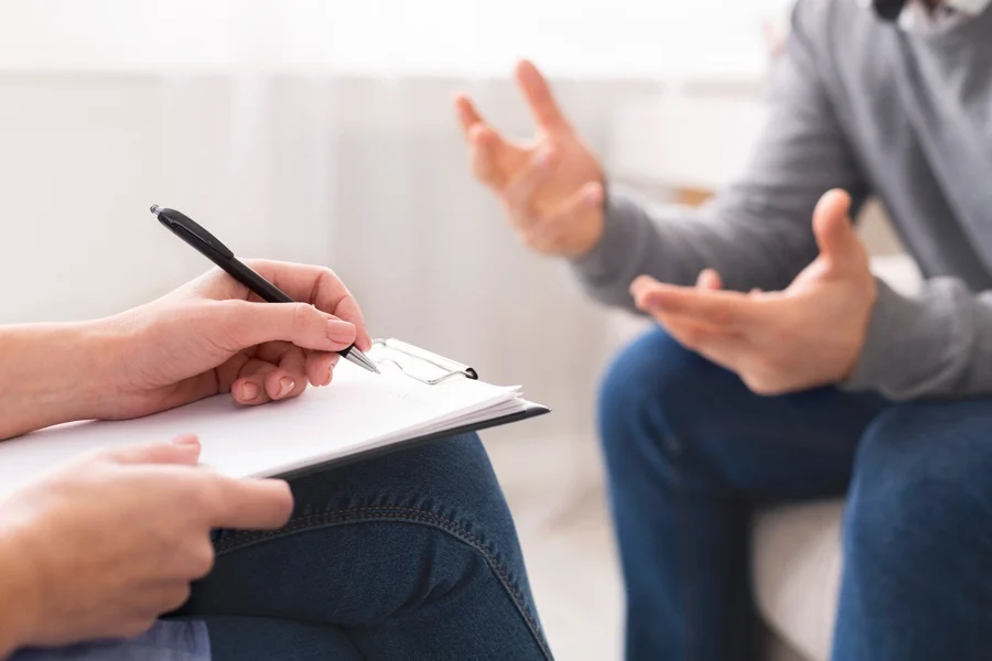 A therapist helping a patient create an effective safety plan