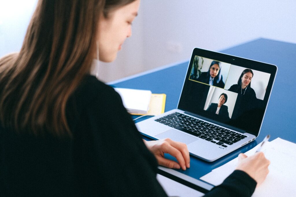 How to Get Involved in an Alumni Community as an Introvert